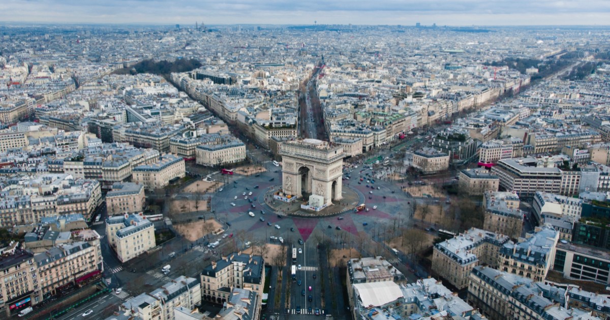 フランスで起きている、年金政策に対するデモ・ストライキの記事を読んでの画像