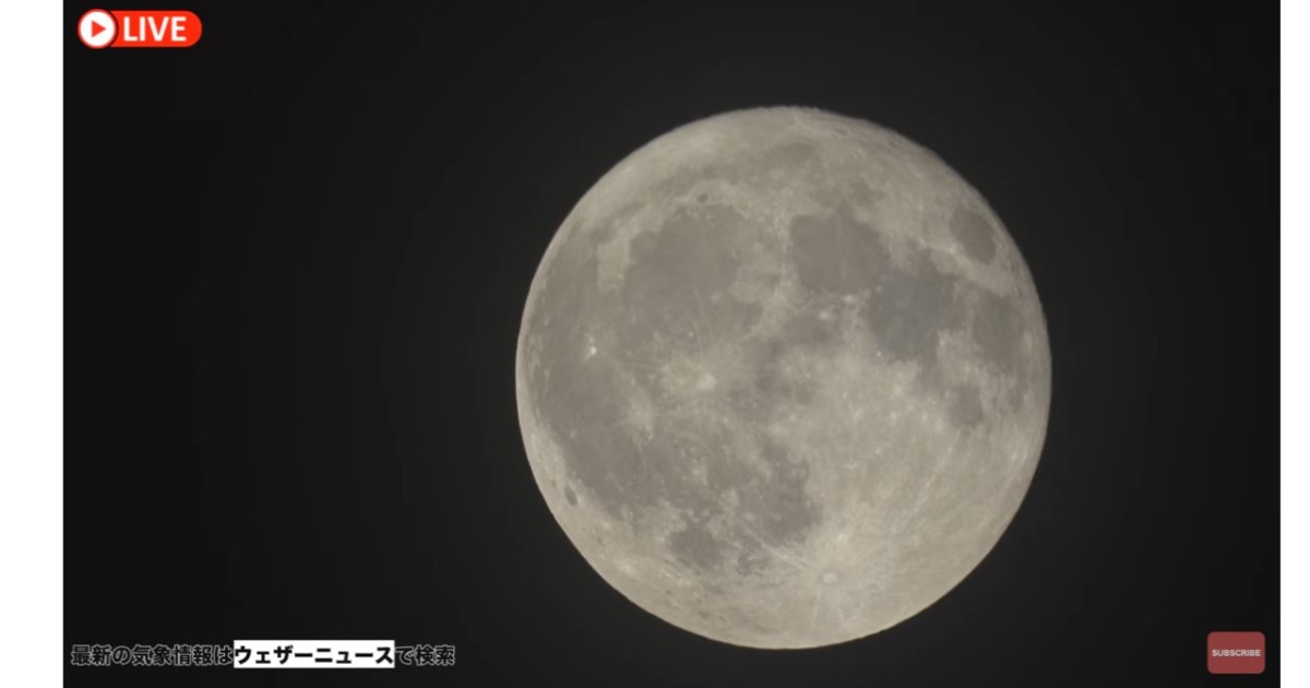 満月（ストロベリームーン）のライブ中継を眺めながら、現代の 便利な環境などについて想いを馳せるの画像