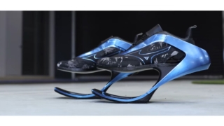 楽に速く走れそうな未来的な靴を見つけて、やはり未来が来ていることを実感