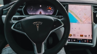 自動運転の車を市街地で見かけて、徐々に未来が来ていることを実感