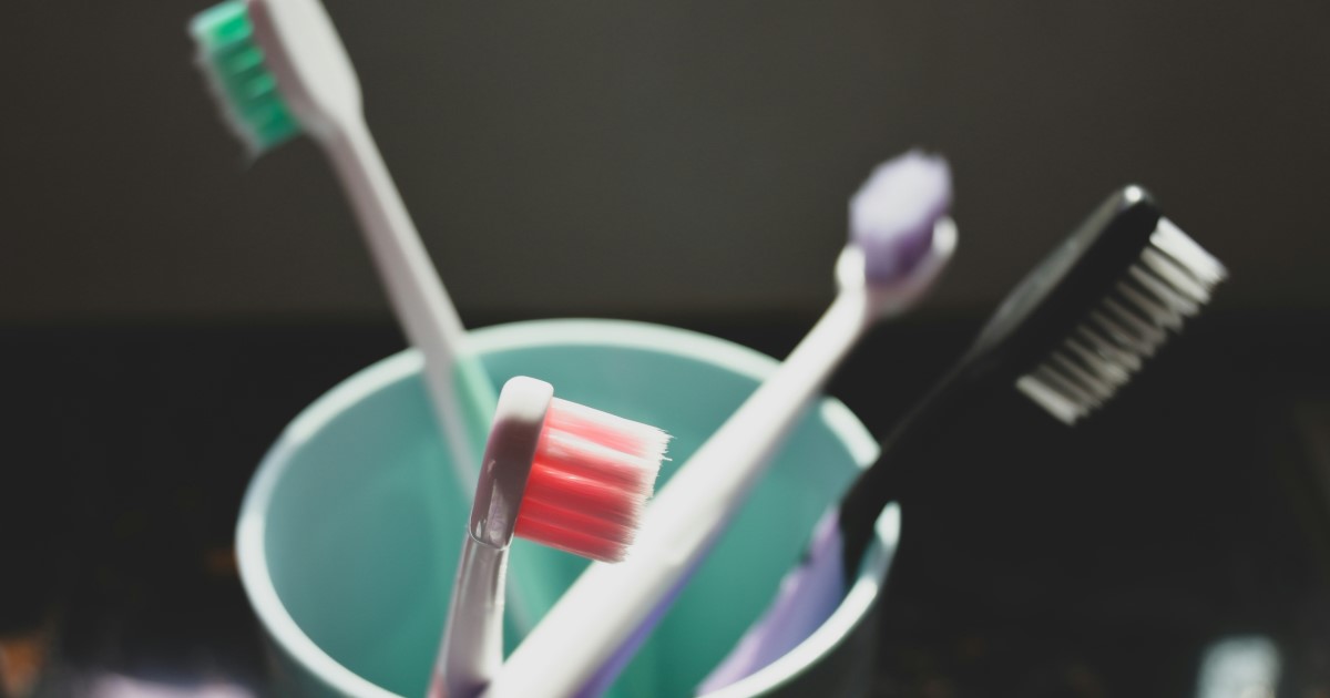 無骨で硬派な歯ブラシを使い始めて、歯の汚れがバンバン取れるような気がする昨今