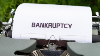 日本の経済は不景気だと思わせる記事を見かけ、しかし緩やかに回復しているという見解もあり…