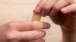 ちょっと前に転んでできた怪我はいつになったら治るのか心配になるアラフィフ