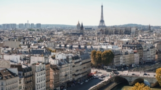 日本はまだ涼しいと言えなくもないですが、フランスは暑いとしか言えない状態になっているようです